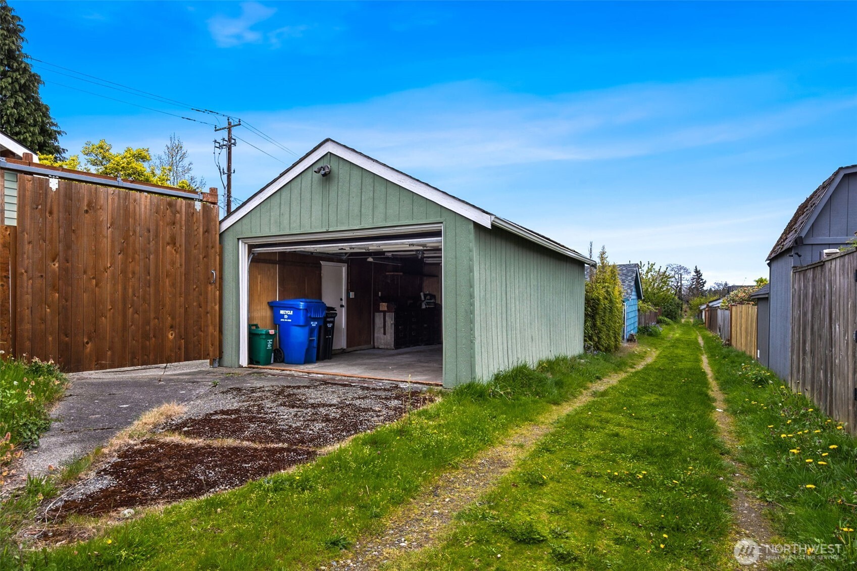 705 North 104th Street Seattle, WA 98133 - Photo 21 of 25