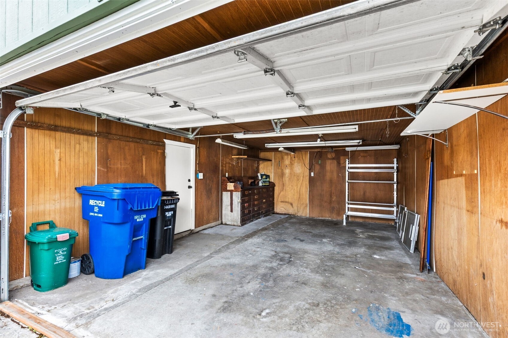 705 North 104th Street Seattle, WA 98133 - Photo 22 of 25