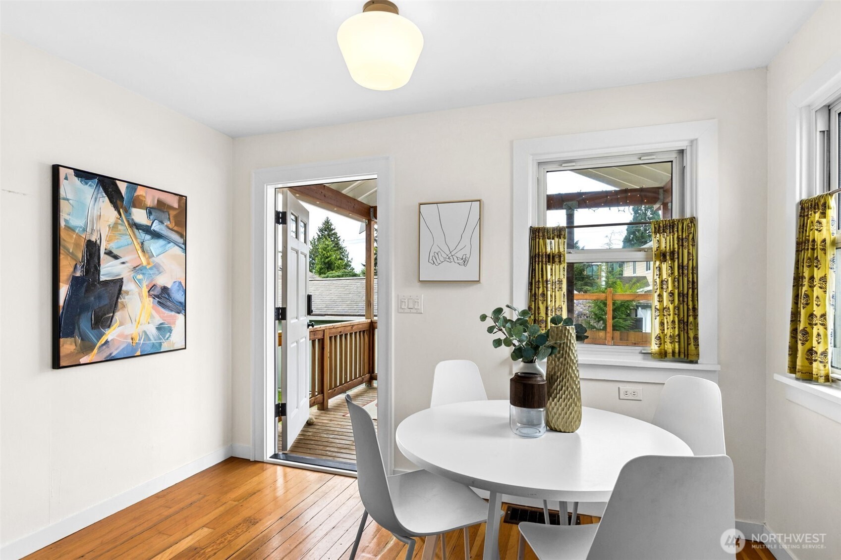 705 North 104th Street Seattle, WA 98133 - Photo 7 of 25