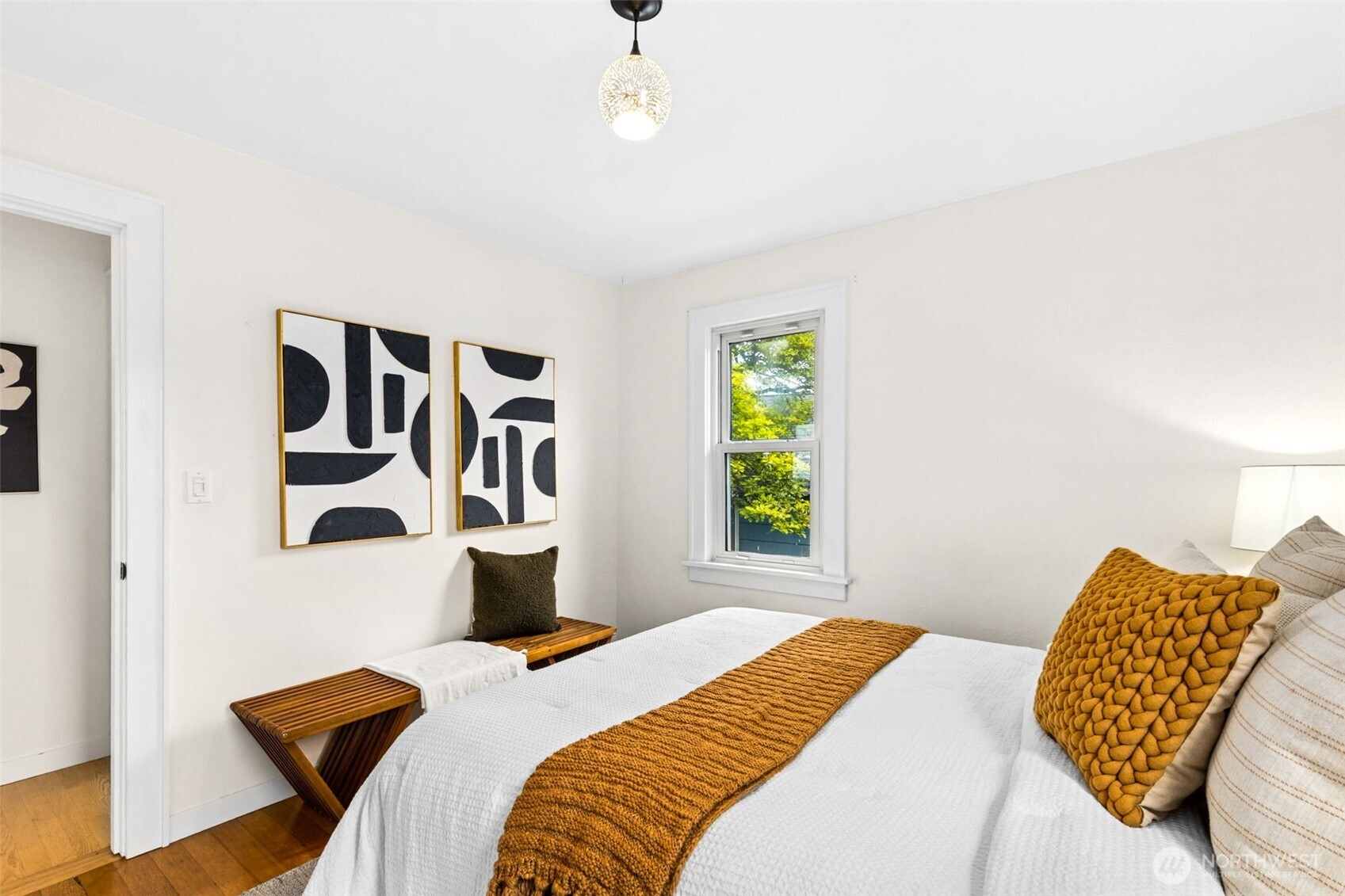 705 North 104th Street Seattle, WA 98133 - Photo 9 of 25