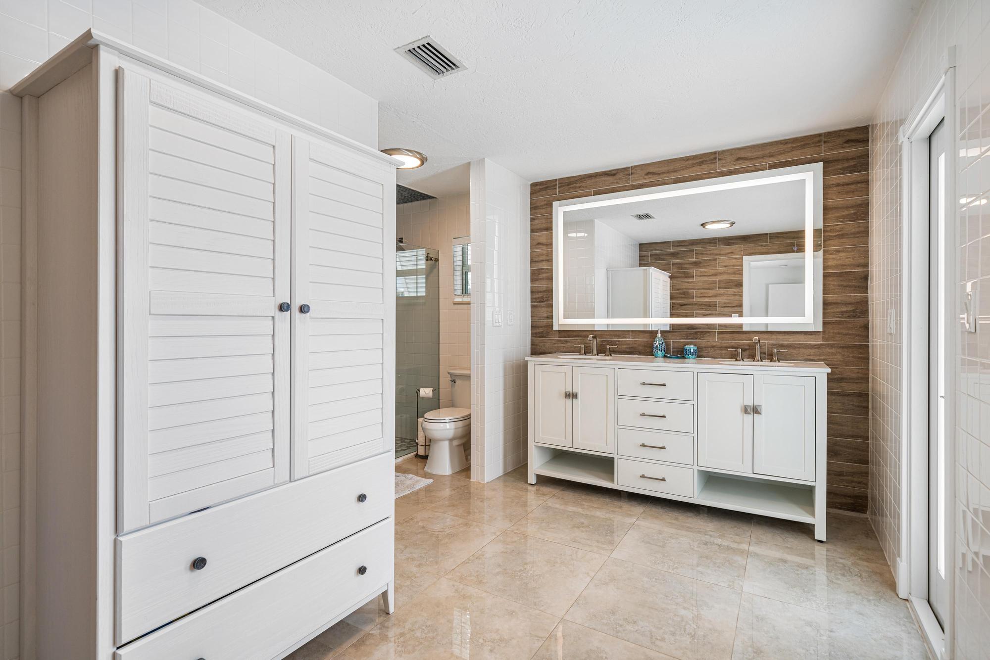 932 Marlin Circle Jupiter, FL 33458 - Photo 23 of 56 Primary Bath