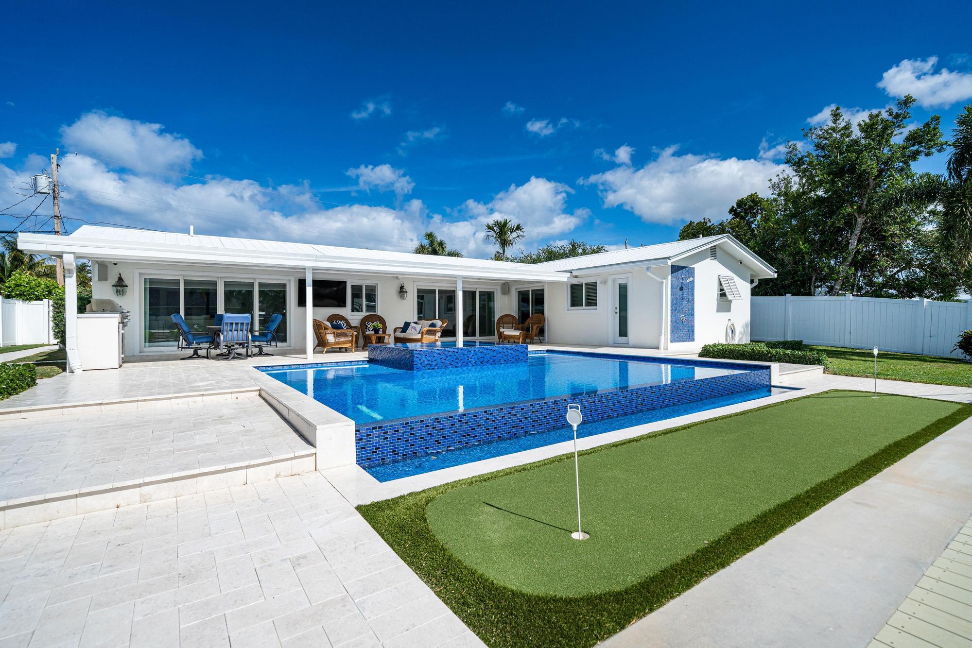 932 Marlin Circle Jupiter, FL 33458 - Photo 38 of 56 Putting Green