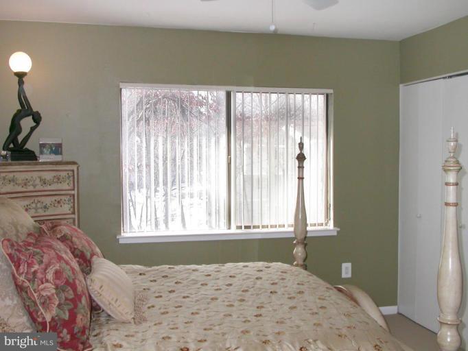 11503 Buttonwood Court Reston, VA 20191 - Photo 9 of 24 Very comfortable Room