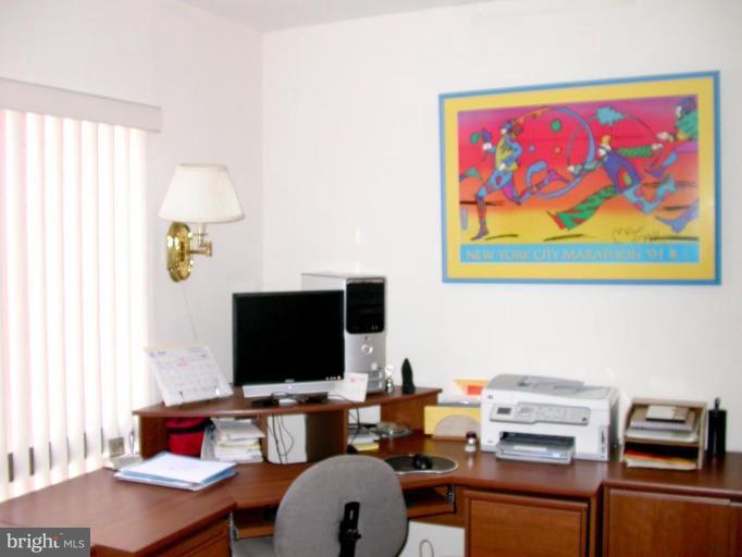 11503 Buttonwood Court Reston, VA 20191 - Photo 10 of 24 Nice size room