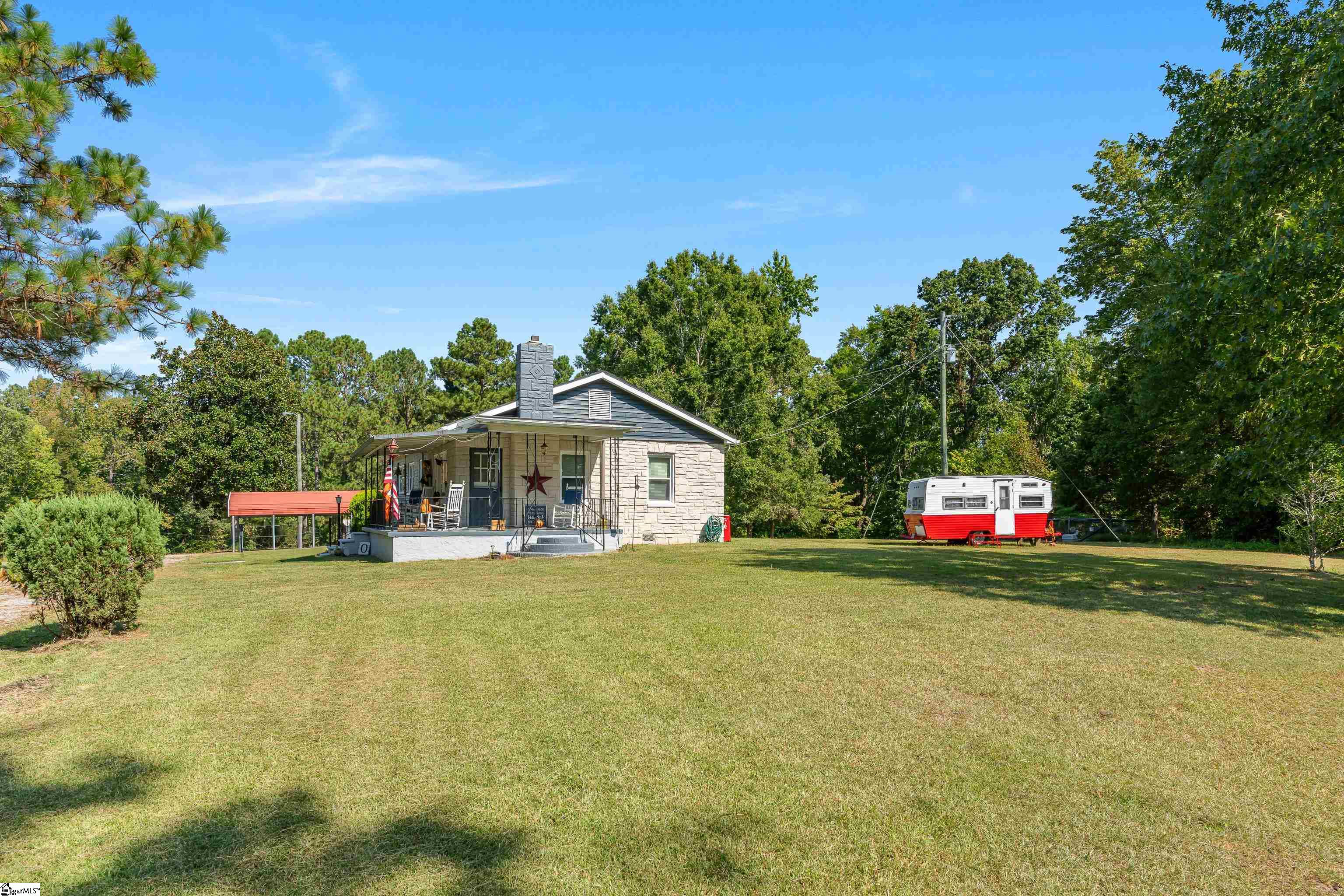 23636 Highway 121 Whitmire, SC 29178 - Photo 5 of 46