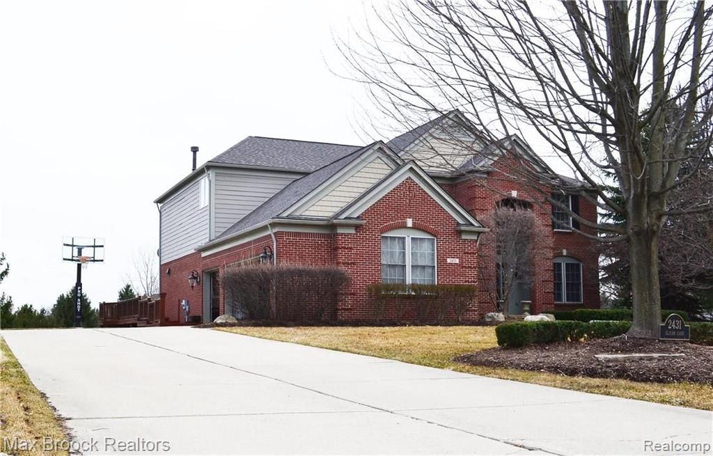 2431 Selkirk Street Rochester, MI 48306 - Photo 3 of 58