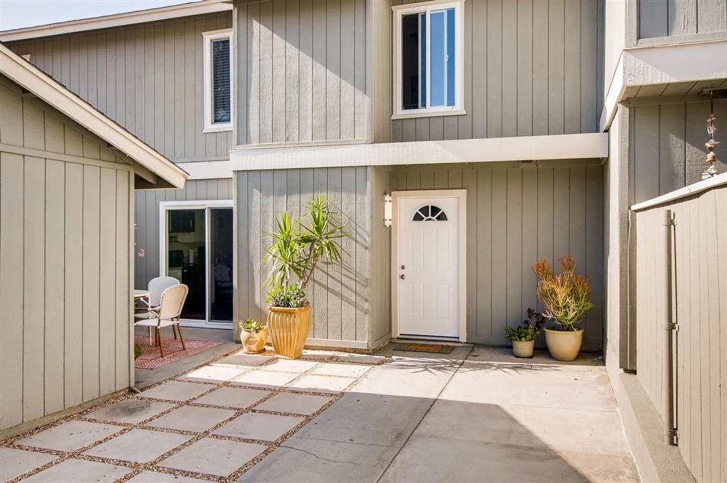 1836 Gatepost Road Encinitas, CA 92024 - Photo 2 of 25