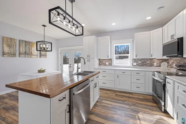 $439,900 | 912 Carter Circle, Eveleth, MN 55734