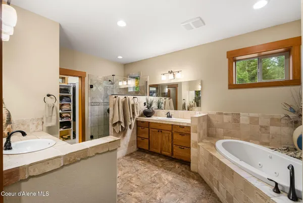 $2,230,000 | 457 Gypsy Bay Road, Sagle, ID 83860
