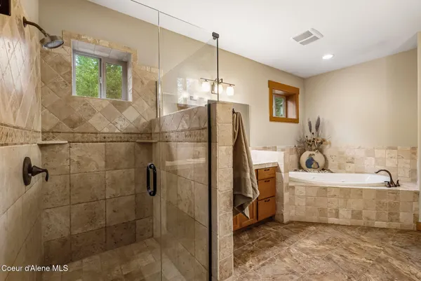 $2,230,000 | 457 Gypsy Bay Road, Sagle, ID 83860