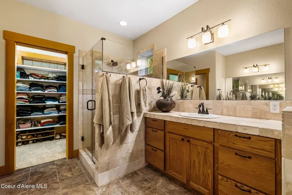 $2,230,000 | 457 Gypsy Bay Road, Sagle, ID 83860