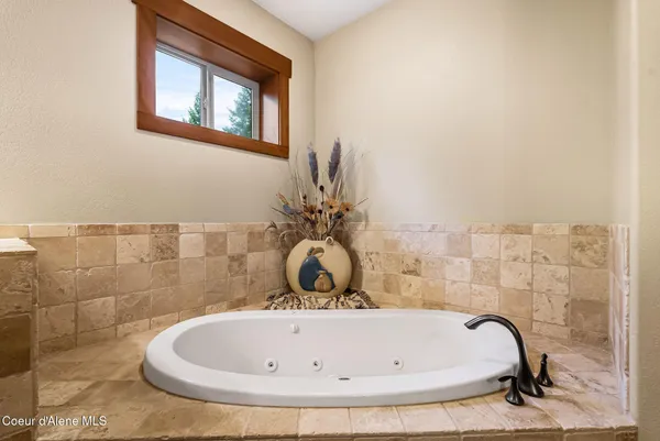 $2,230,000 | 457 Gypsy Bay Road, Sagle, ID 83860