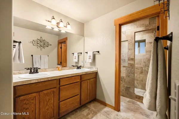 $2,230,000 | 457 Gypsy Bay Road, Sagle, ID 83860