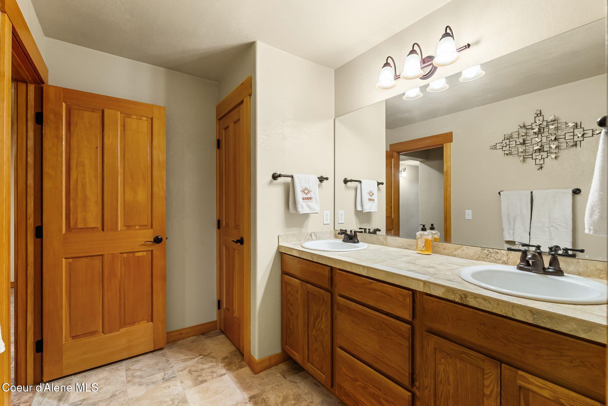 457 Gypsy Bay Road Sagle, ID 83860 - Photo 38 of 52 34