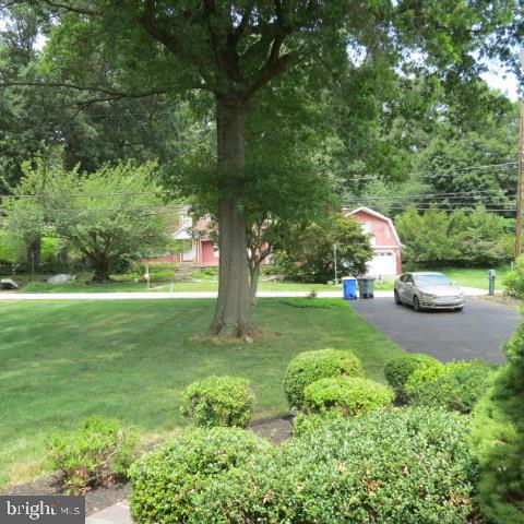 1596 Ridgewood Road York, PA 17406 - Photo 12 of 60 View of front yard & double wide driveway