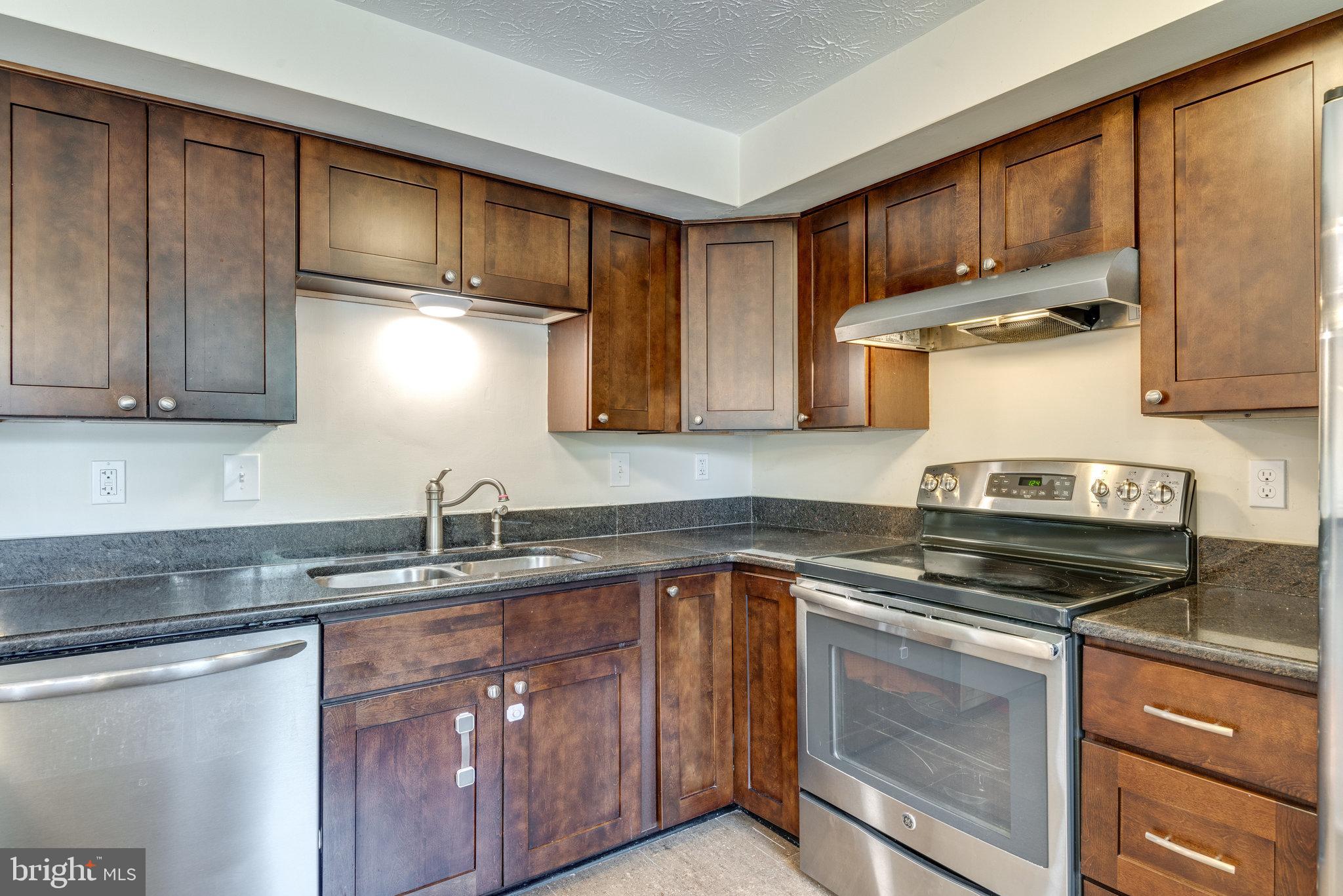 1608 Sierra Woods Drive Reston, VA 20194 - Photo 18 of 73
