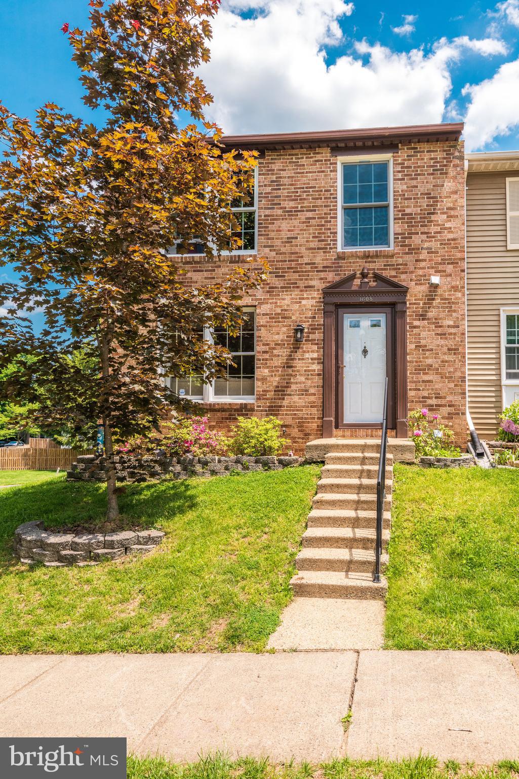1608 Sierra Woods Drive Reston, VA 20194 - Photo 6 of 73
