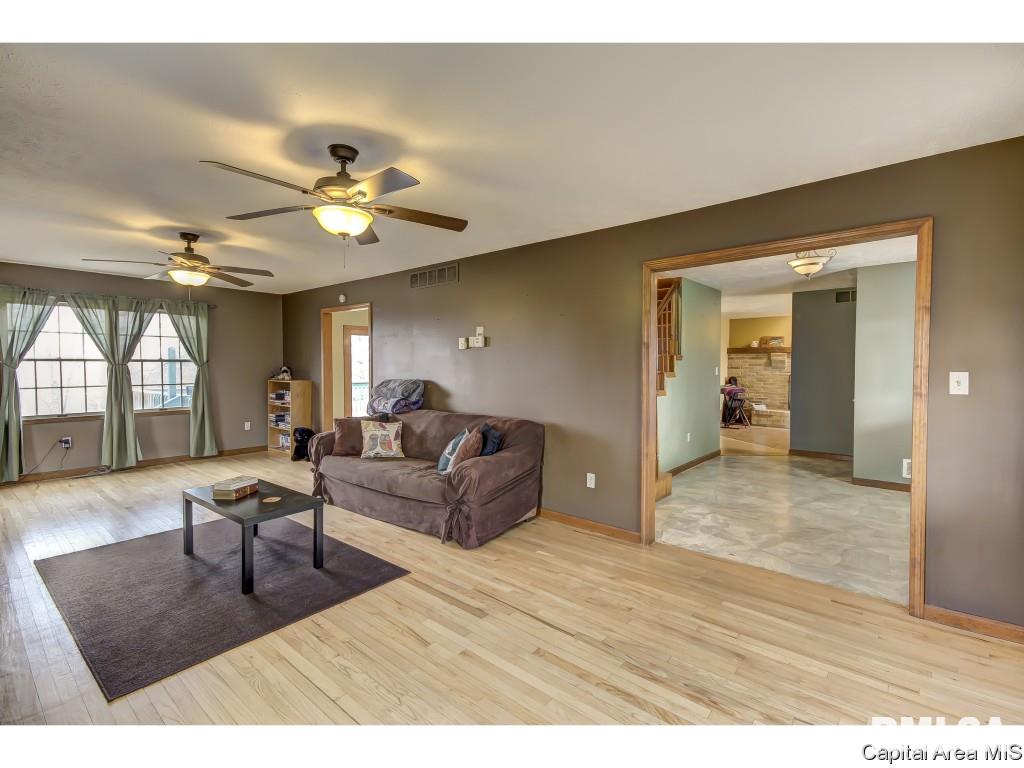 1583 East Barber Road Sherman, IL 62684 - Photo 8 of 31 Gallery Image 8