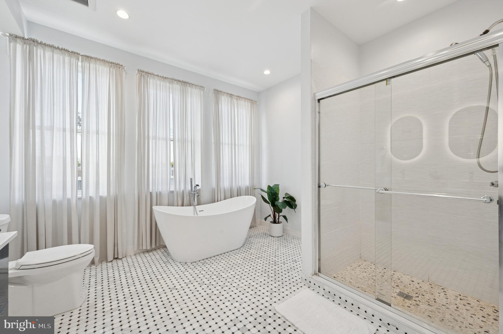 3263 Chatham Street Philadelphia, PA 19134 - Photo 17 of 46 a bathroom with a bathtub and shower