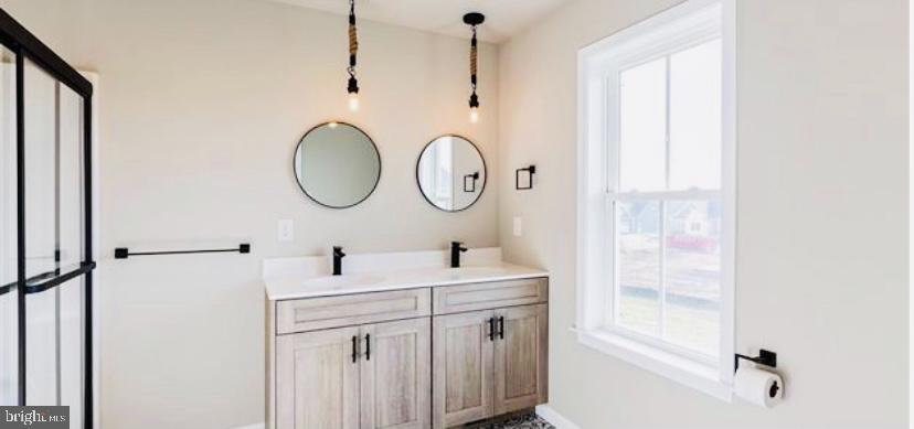 62 Lake View Road Ephrata, PA 17522 - Photo 14 of 23 Primary Bathroom