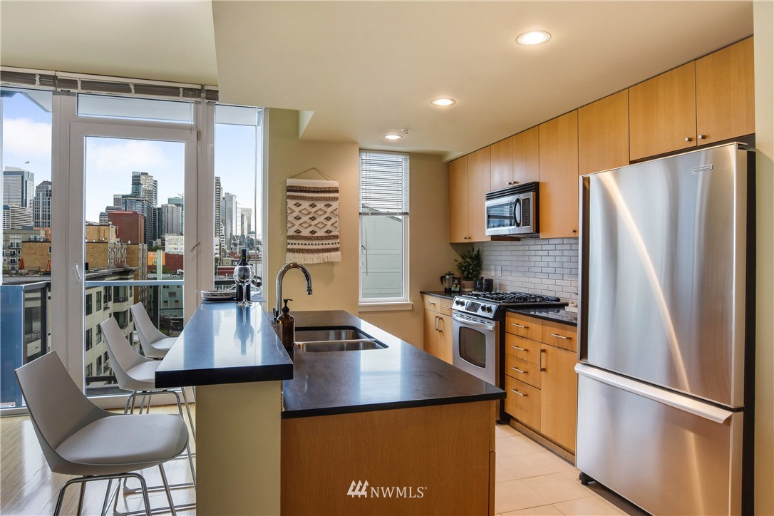 76 Cedar Street, Unit 1108 Seattle, WA 98121 - Photo 9 of 22