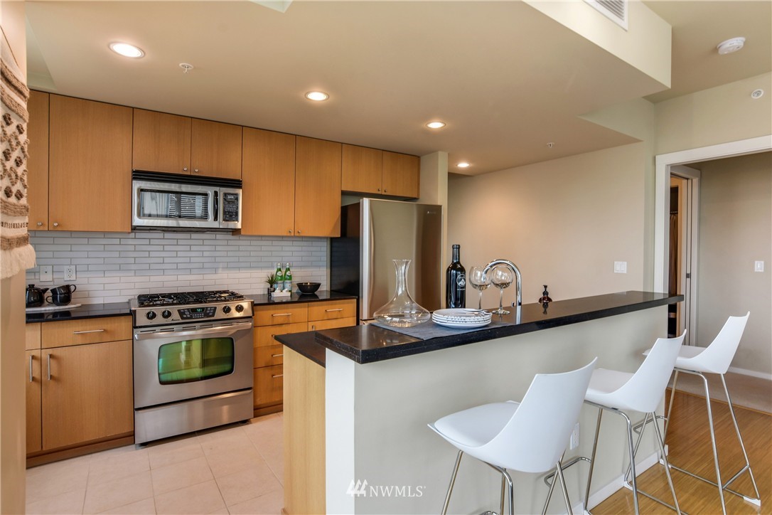 76 Cedar Street, Unit 1108 Seattle, WA 98121 - Photo 10 of 22