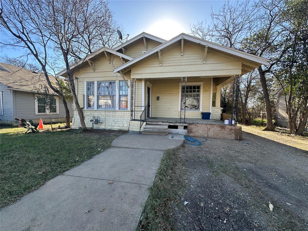 Bungalow-style house with a porch and a front lawn