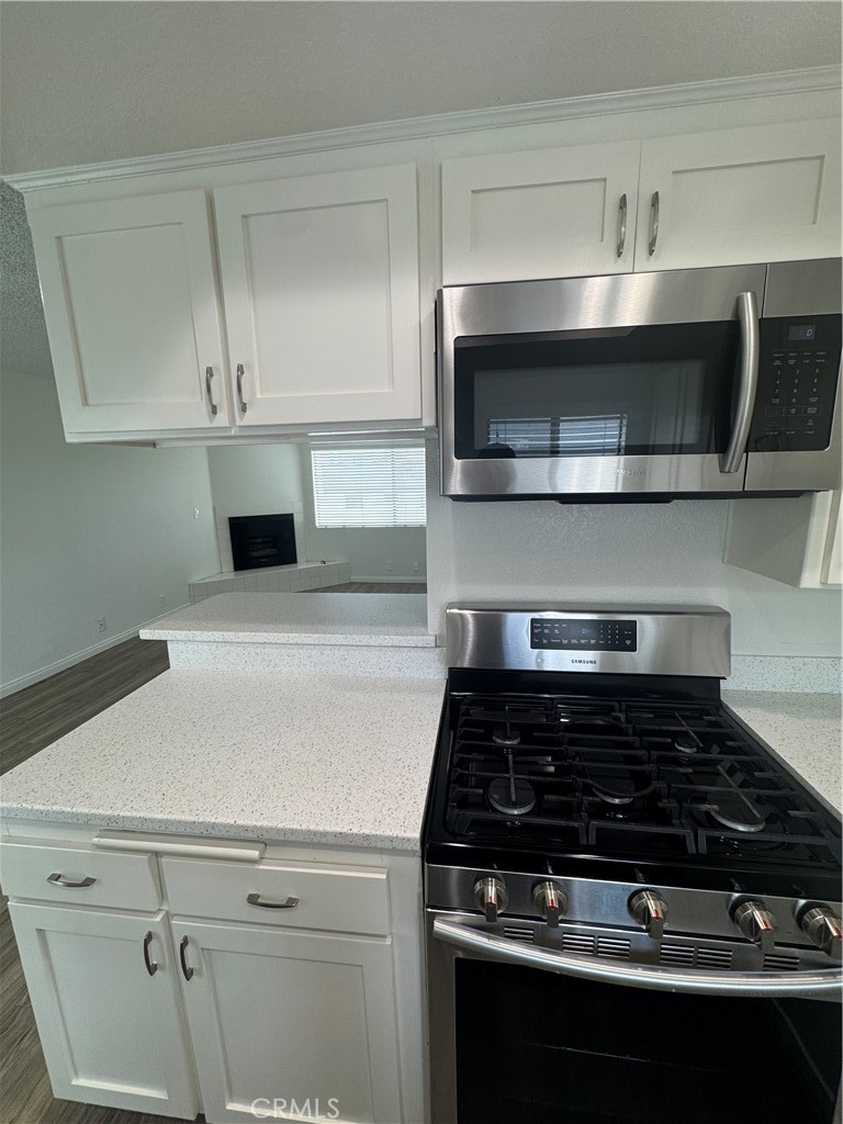 216 Sheldon Street, Unit 1 El Segundo, CA 90245 - Photo 8 of 16 a stove top oven sitting inside of a kitchen