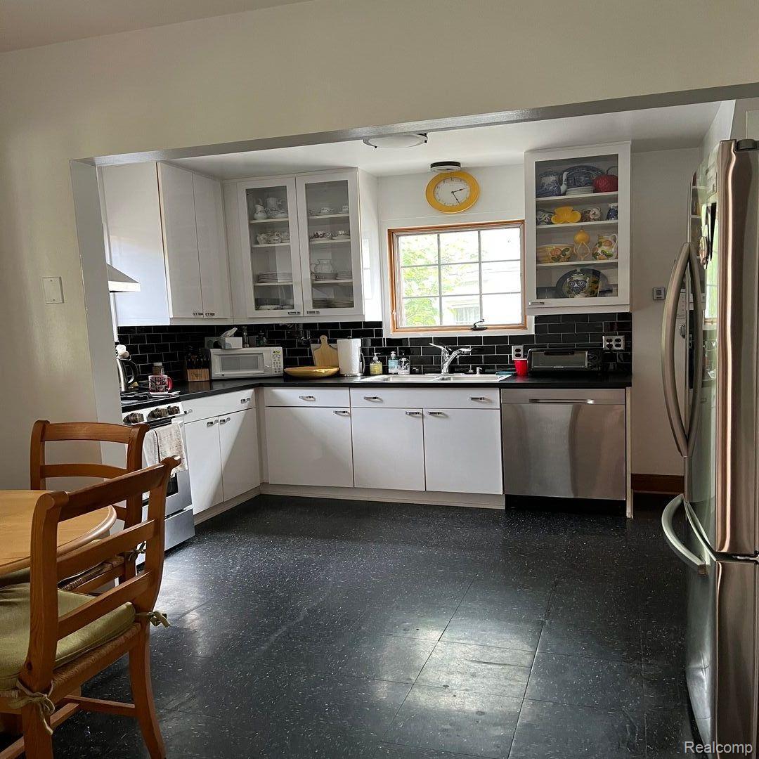 262 Fisher Road Grosse Pointe, MI 48230 - Photo 15 of 47 Gallery Image 15