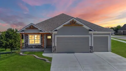 $629,900 | 506 Blackhawke Drive, Smithville, MO 64089