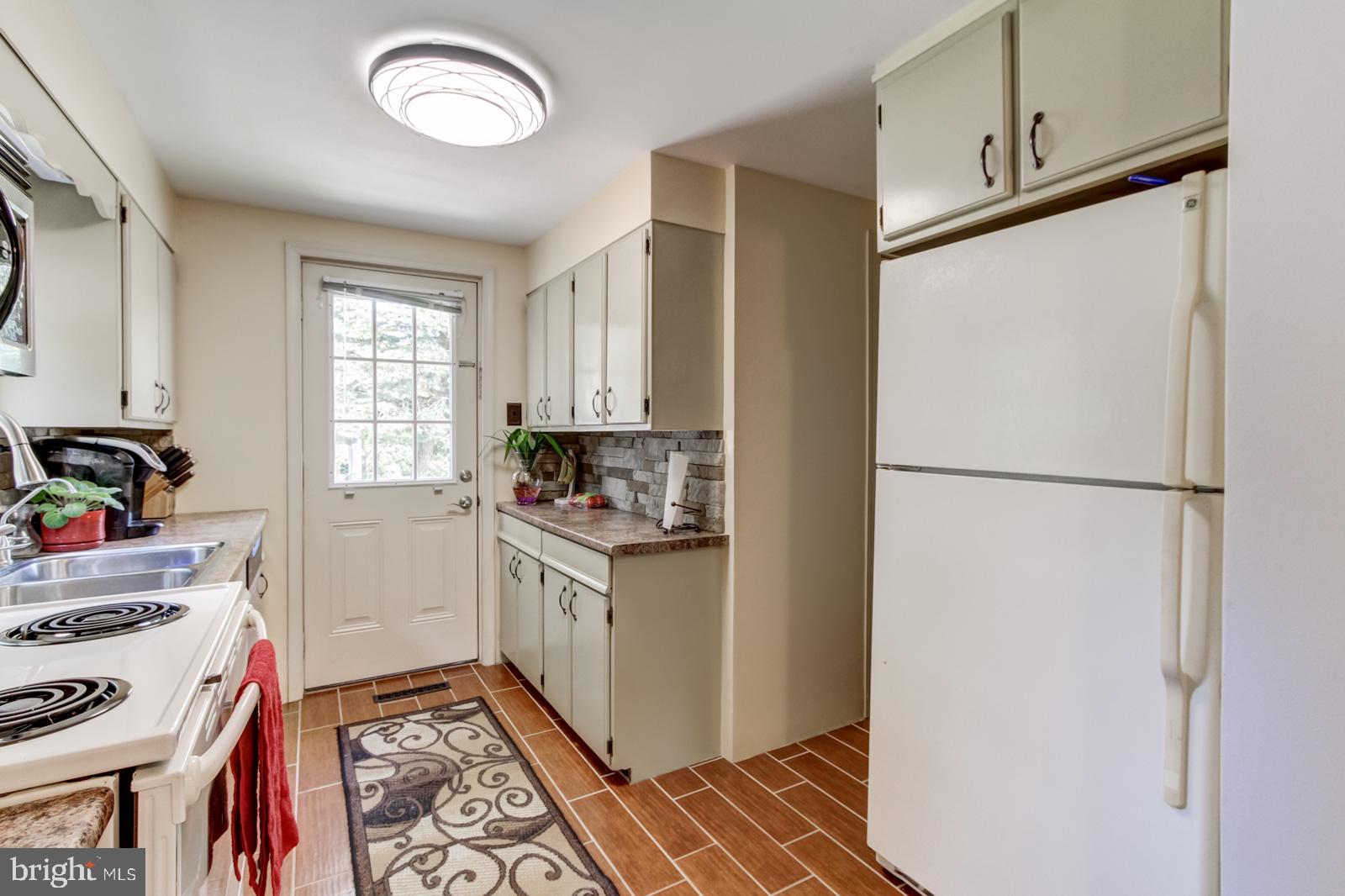 599 East Canal Road York, PA 17404 - Photo 11 of 35