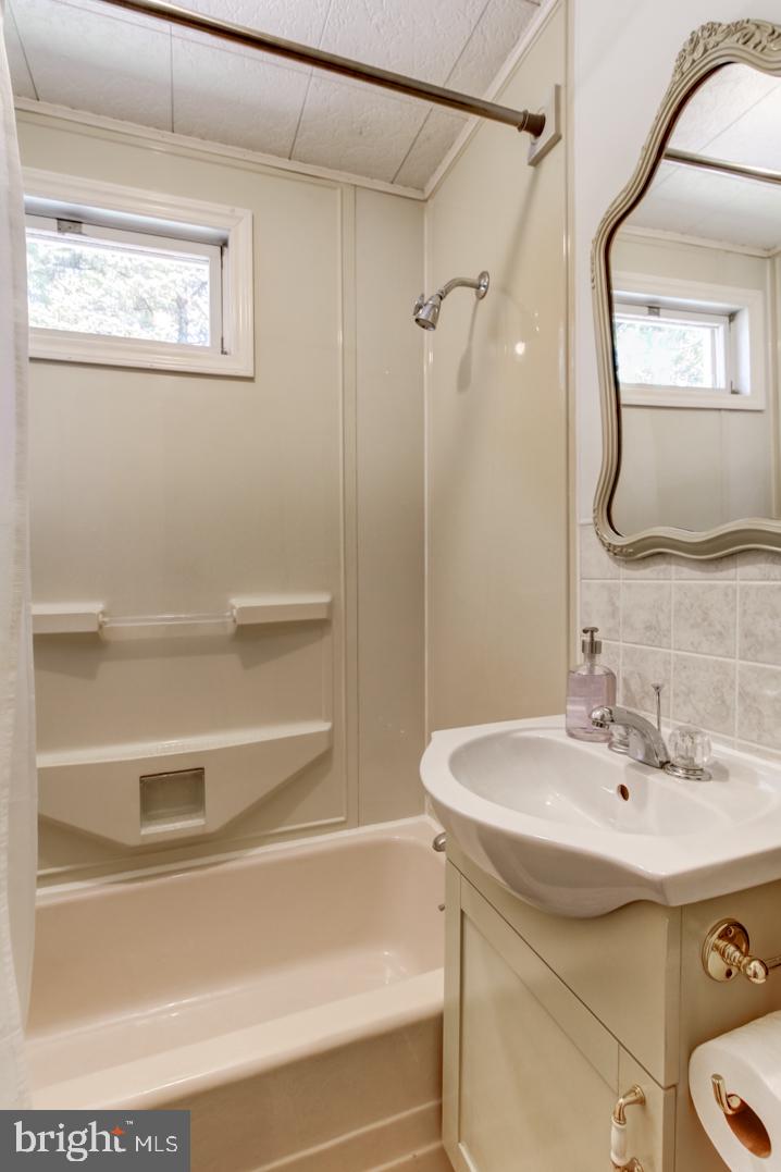 599 East Canal Road York, PA 17404 - Photo 13 of 35
