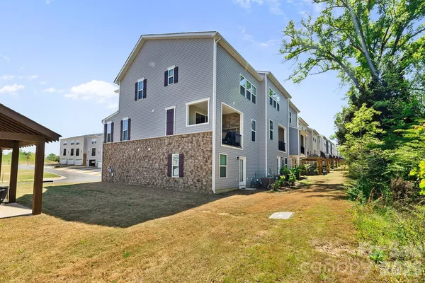 $455,000 | 9866 Oaklawn Boulevard Northwest, Huntersville, NC 28078