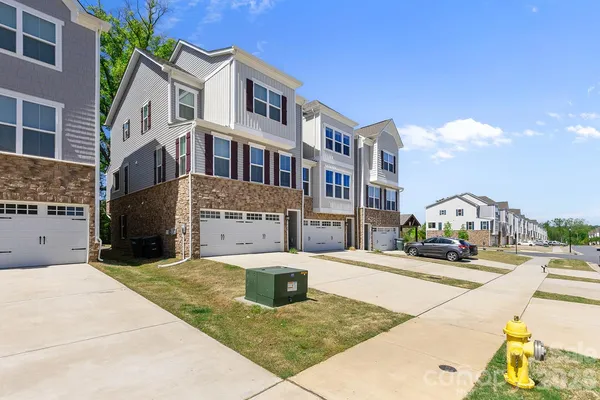$455,000 | 9866 Oaklawn Boulevard Northwest, Huntersville, NC 28078