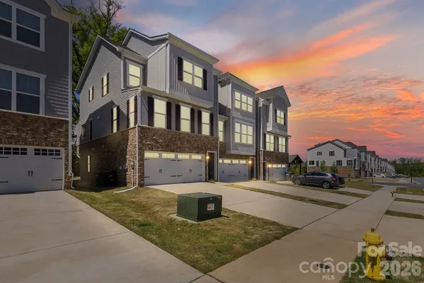 $455,000 | 9866 Oaklawn Boulevard Northwest, Huntersville, NC 28078