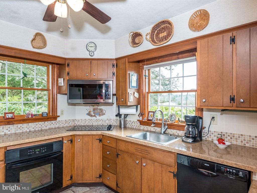 1648 Ridgeview Avenue Lancaster, PA 17603 - Photo 8 of 30 Gallery Image 8