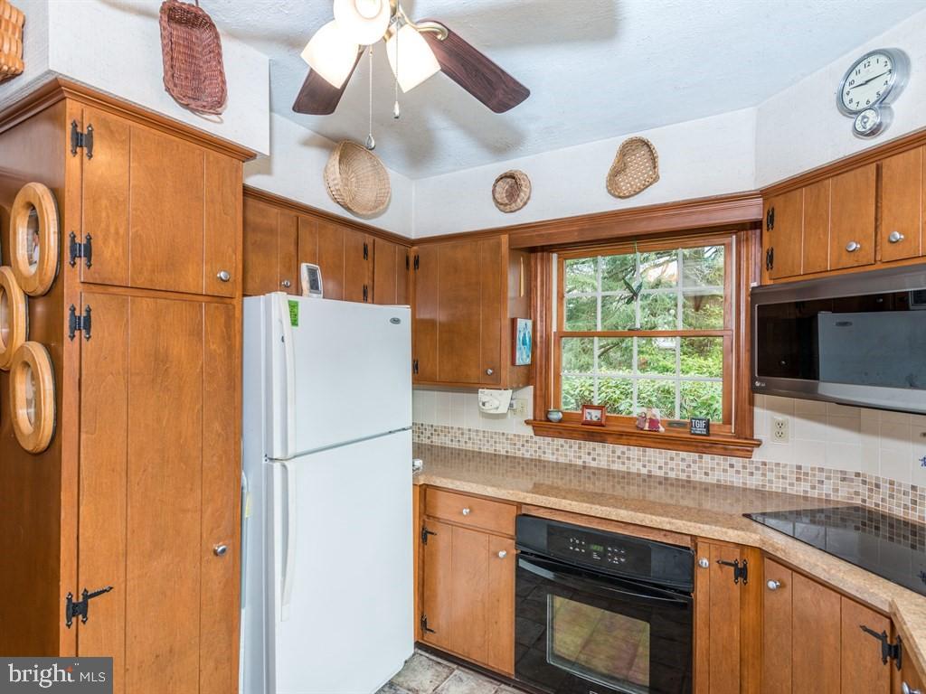 1648 Ridgeview Avenue Lancaster, PA 17603 - Photo 9 of 30 Gallery Image 9