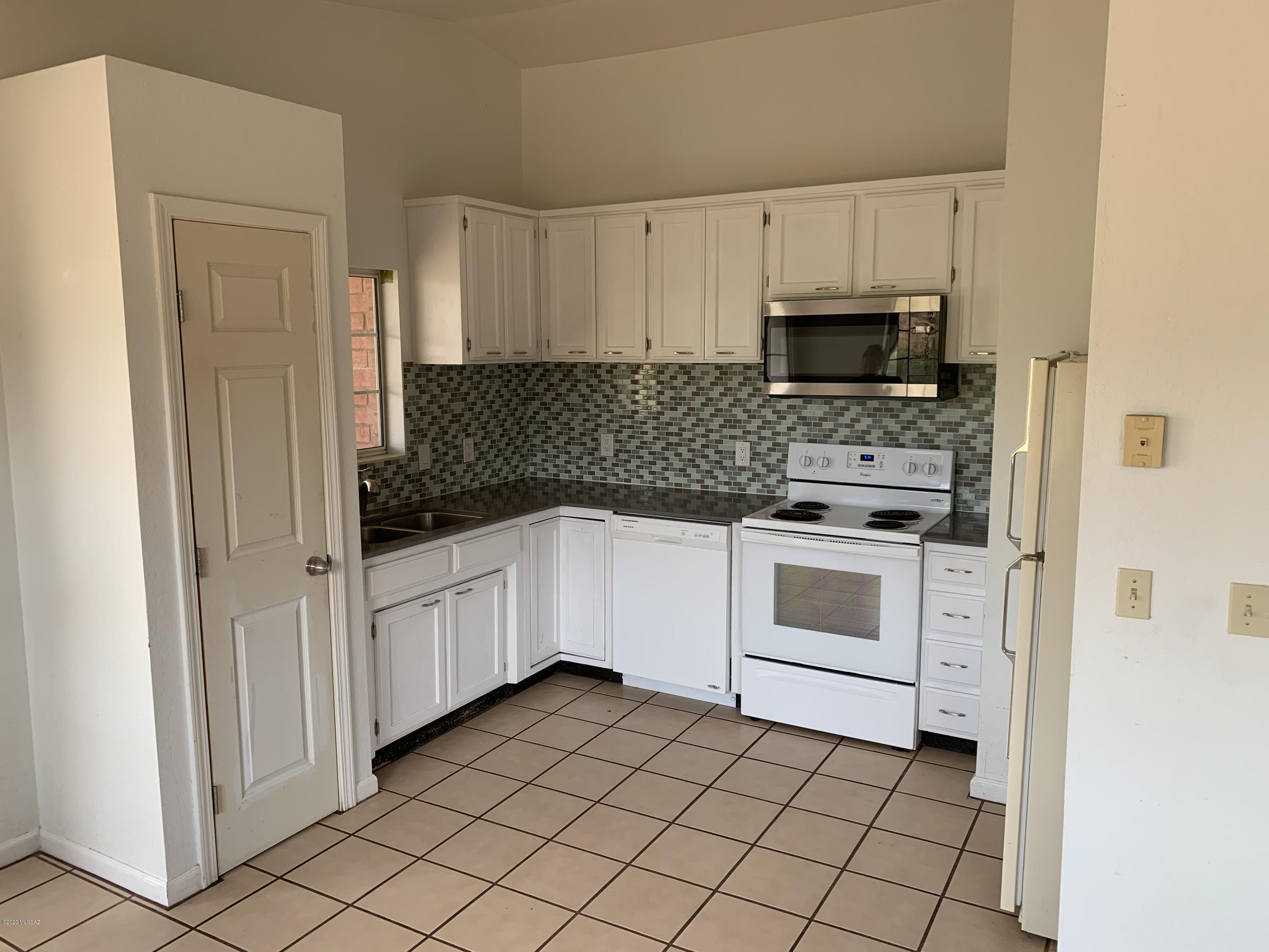 1047 Circulo Golondrina Rio Rico, AZ 85648 - Photo 5 of 13
