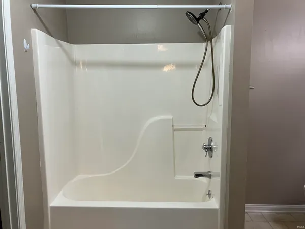 $1,700 | 8120 Cedar Point Drive, Newburgh, IN 47630