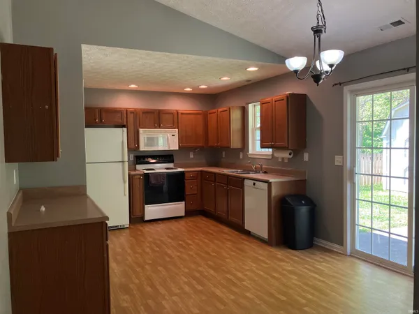 $1,700 | 8120 Cedar Point Drive, Newburgh, IN 47630