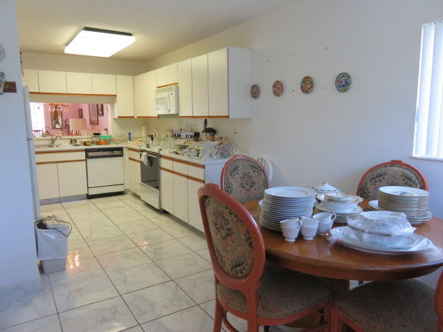 15075 Witney Road, Unit 214 Delray Beach, FL 33484 - Photo 5 of 18 Kitchen breakfast area