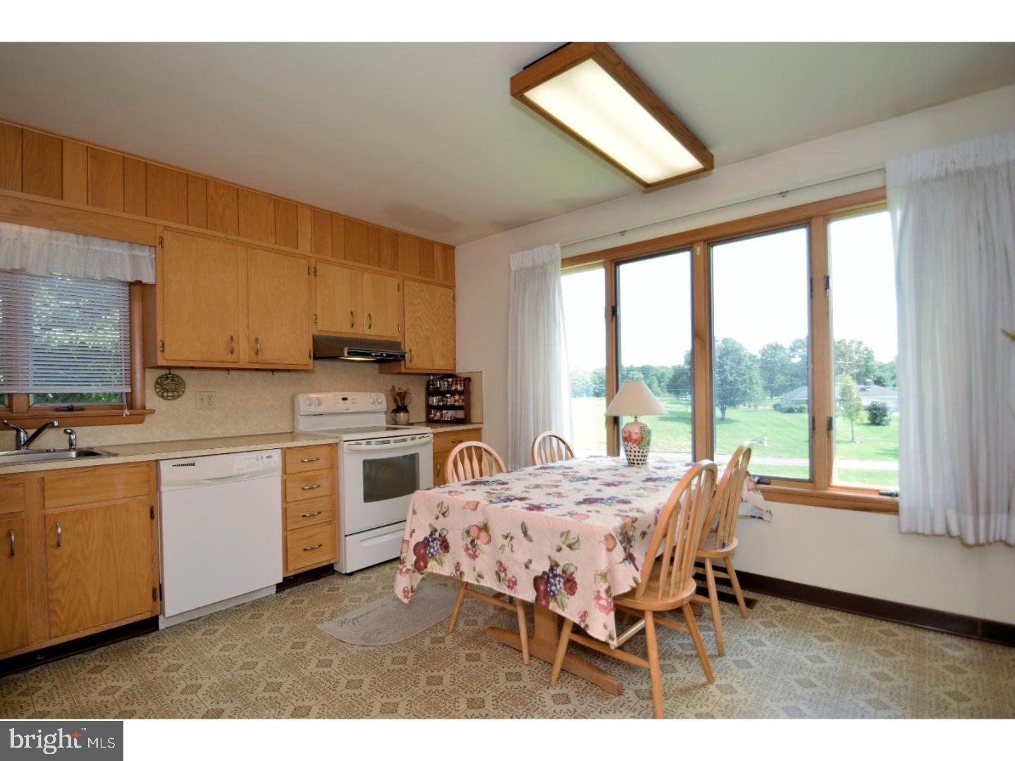 751 Store Road Harleysville, PA 19438 - Photo 4 of 25 Kitchen