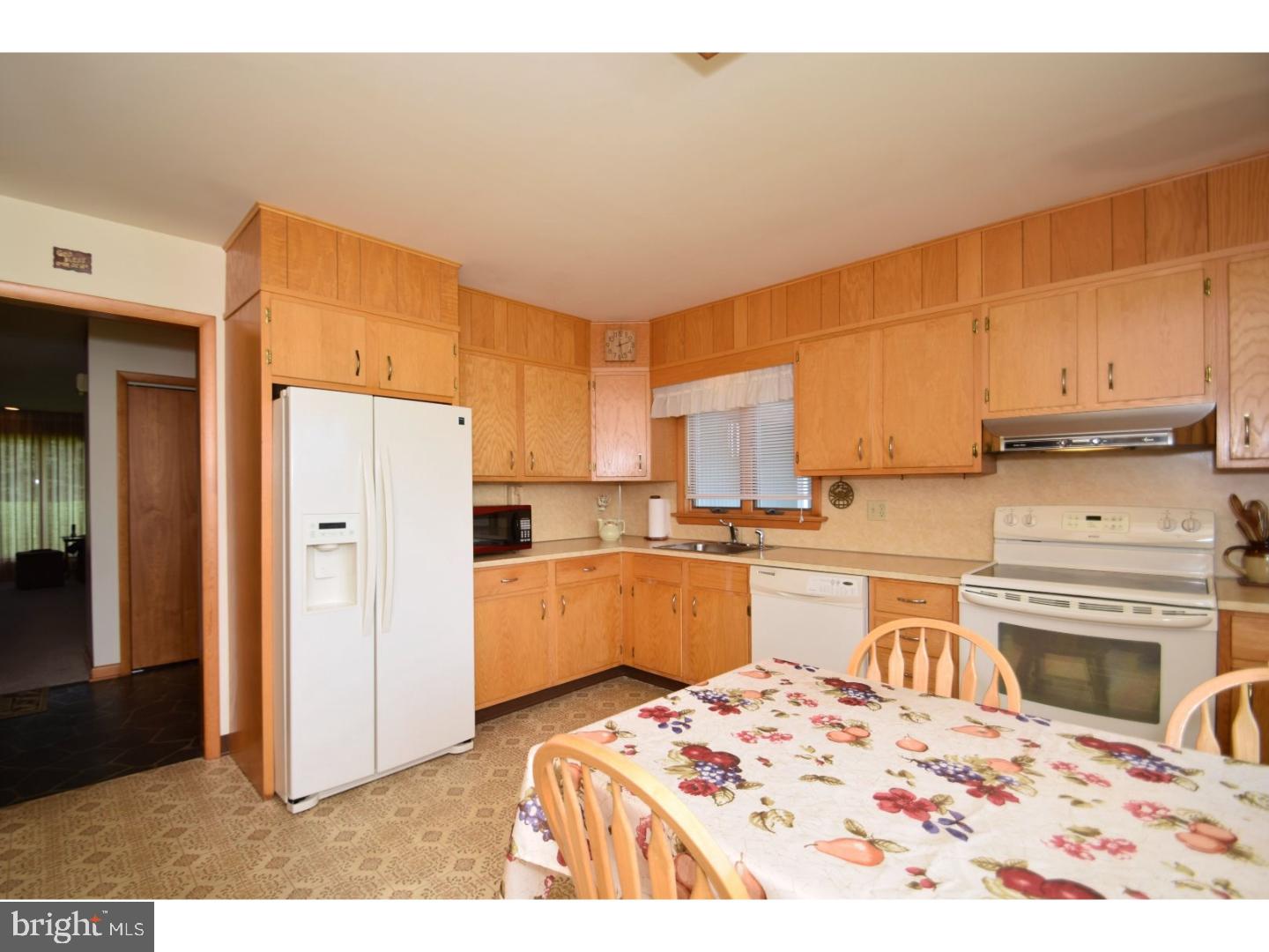751 Store Road Harleysville, PA 19438 - Photo 5 of 25 Kitchen