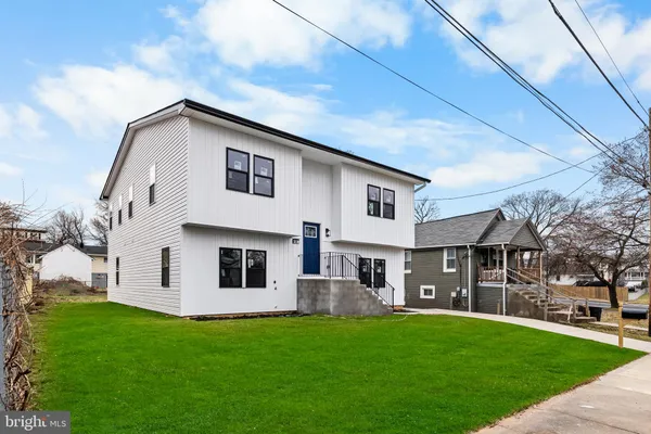 a view of a yard in front of a house