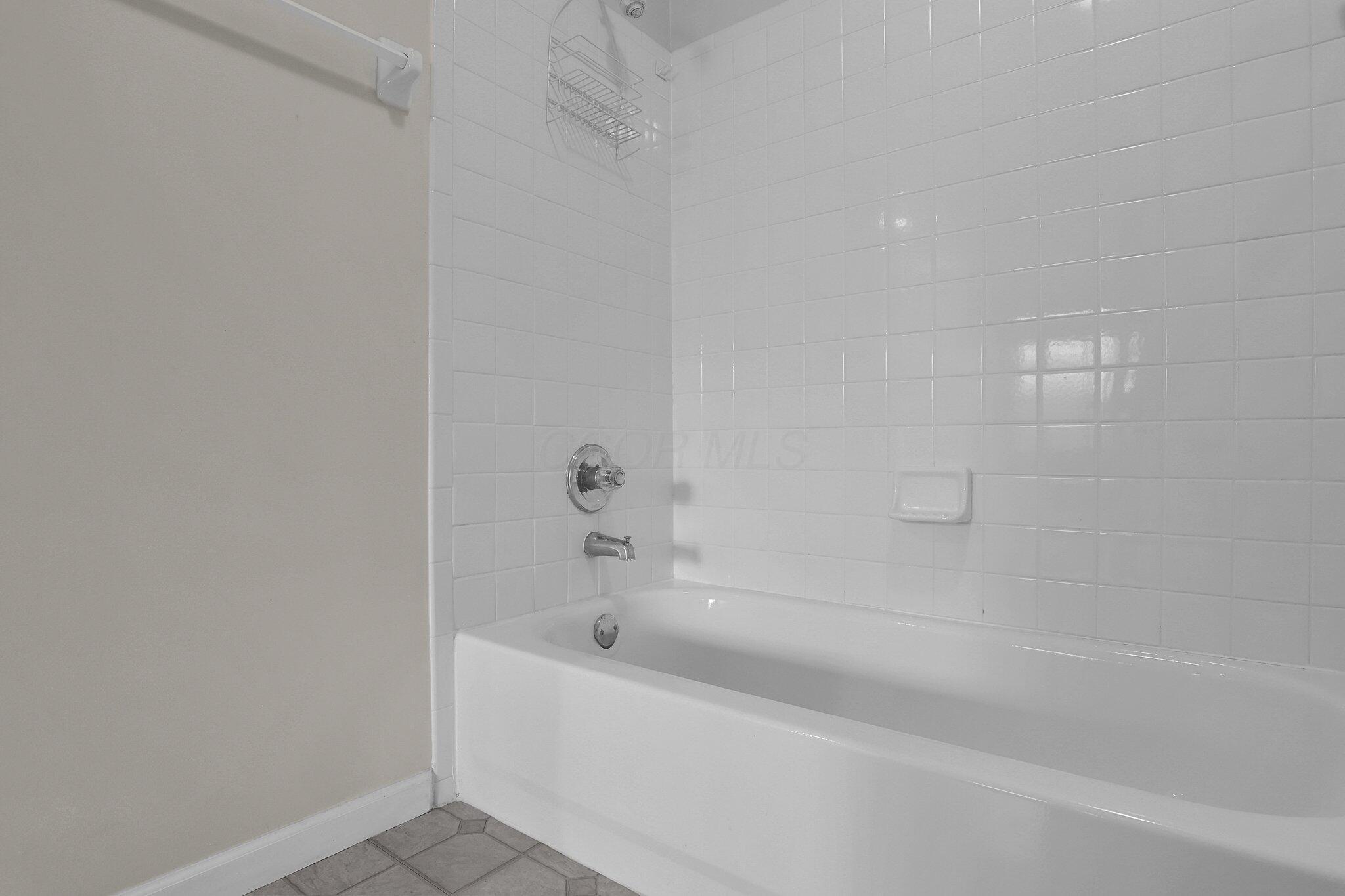 6650 Heatherstone Loop Dublin, OH 43017 - Photo 28 of 54 25-web-or-mls-6650-heatherstone-loop
