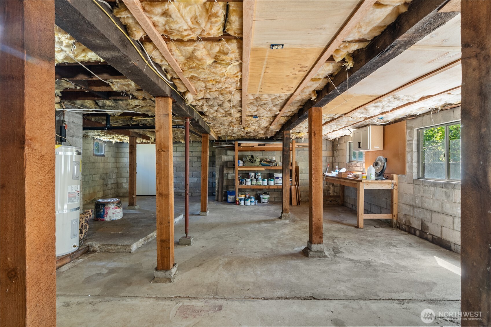 2736 Riverview Drive Aberdeen, WA 98520 - Photo 23 of 40 a view of a porch with a table and chairs