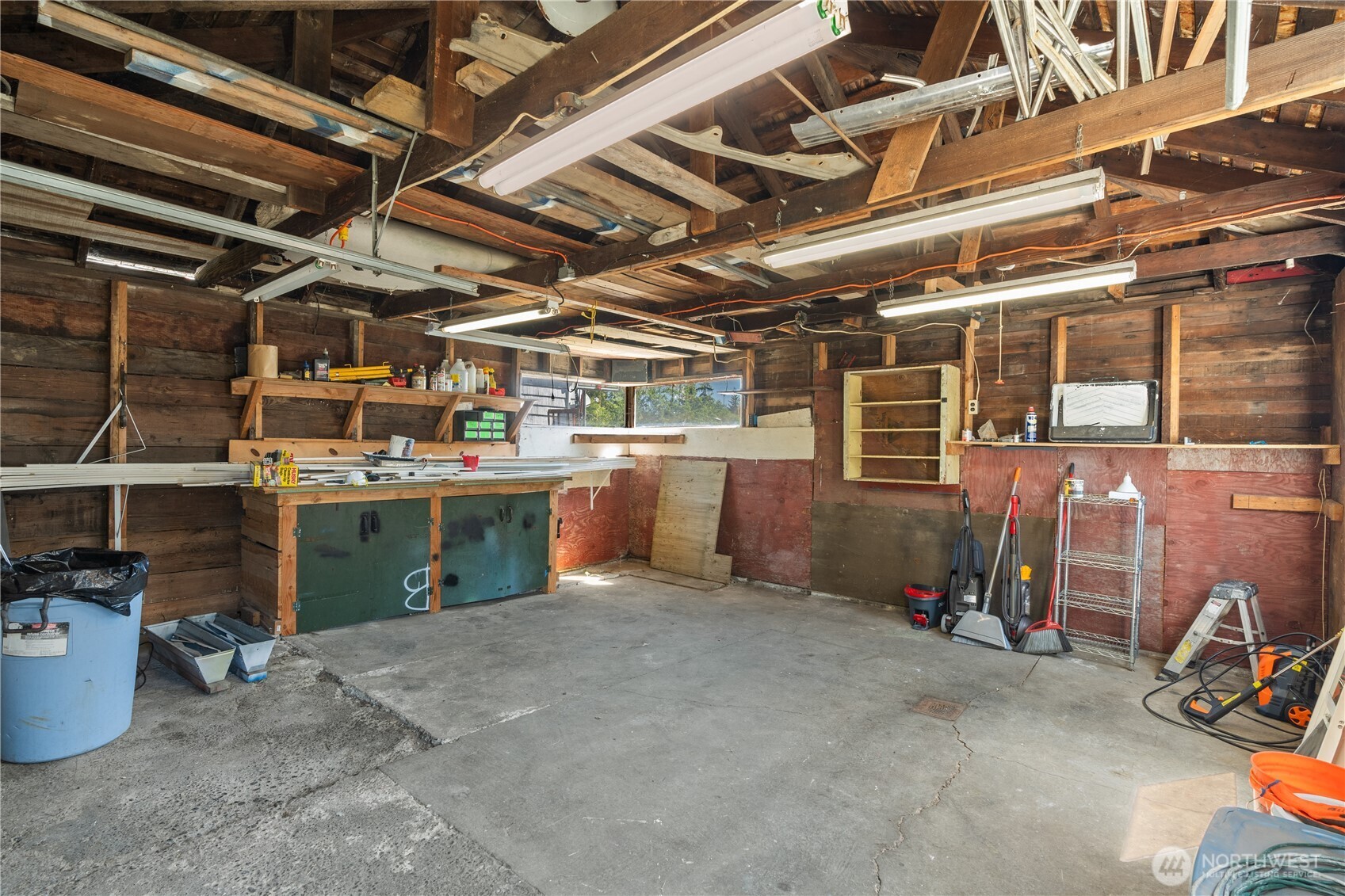 2736 Riverview Drive Aberdeen, WA 98520 - Photo 25 of 40 a view of a storage room with a small area
