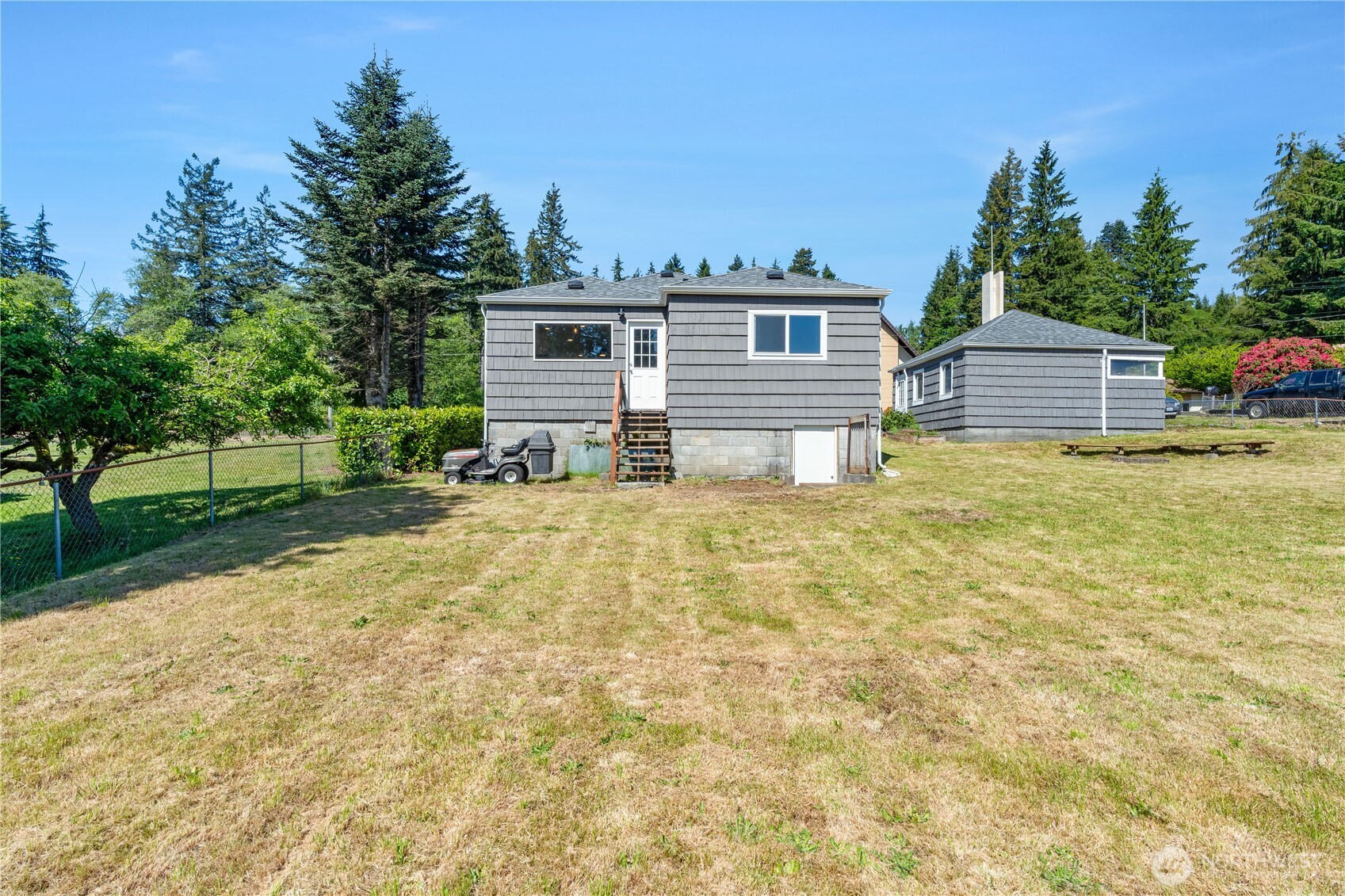 2736 Riverview Drive Aberdeen, WA 98520 - Photo 32 of 40 a front view of a house with yard and trees