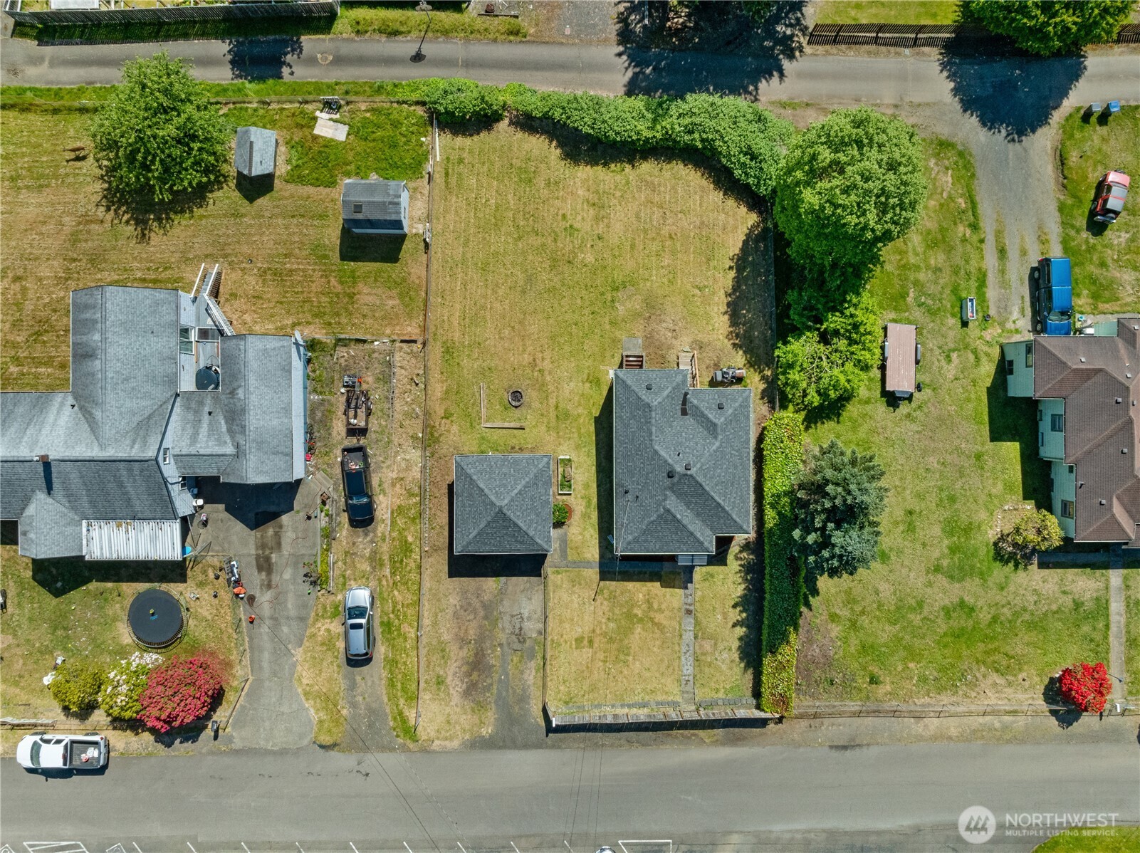 2736 Riverview Drive Aberdeen, WA 98520 - Photo 34 of 40 an aerial view of residential houses with outdoor space