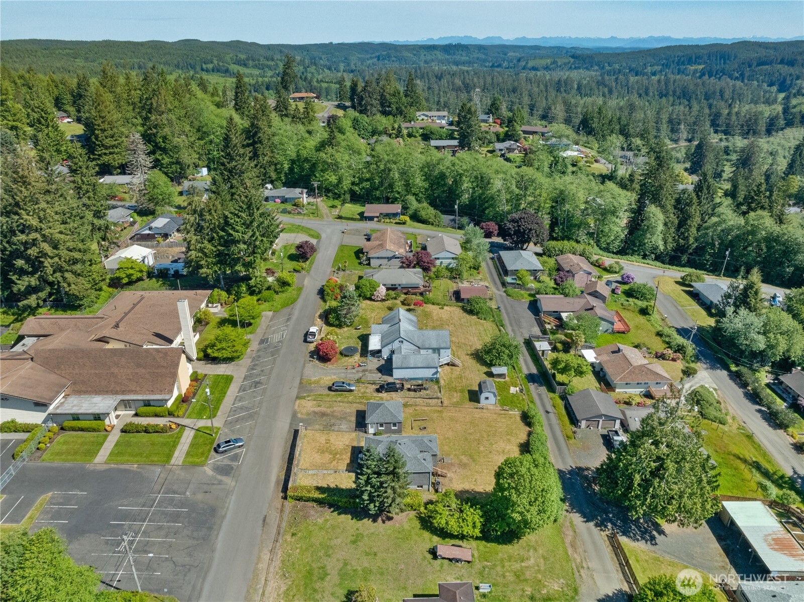 2736 Riverview Drive Aberdeen, WA 98520 - Photo 35 of 40 an aerial view of multiple house